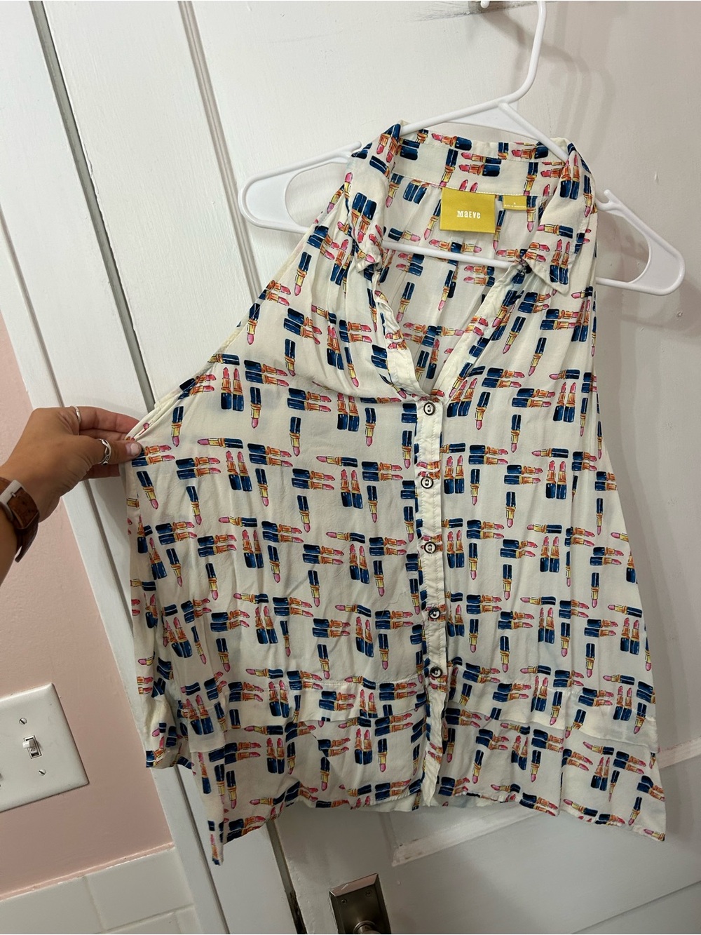 Maeve Cream Button-Front Sleeveless Lipstick Print Blouse